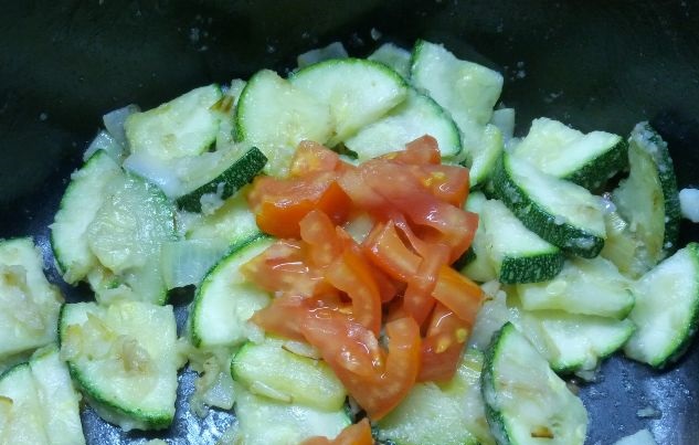 Zucchini Stewed in a Slow Cooker step 4