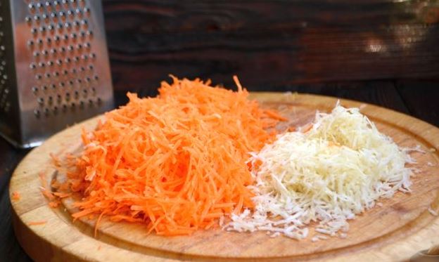 Carrot-Apple Smoothie with Celery Root and Honey step 2