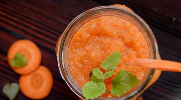 Carrot-Apple Smoothie with Celery Root and Honey step 5