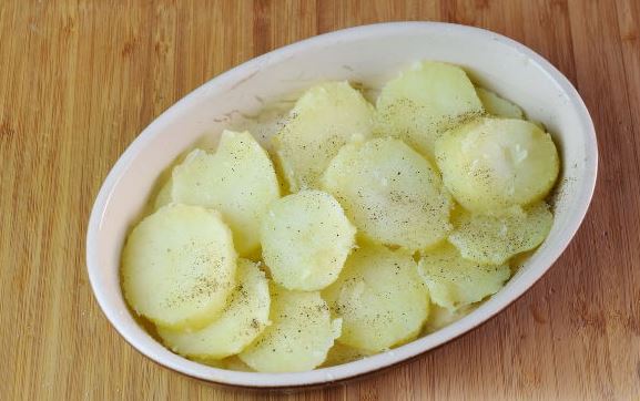 Potato Casserole with Sausages and Hard Cheese step 2