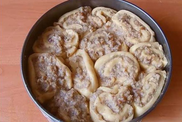 Rose Pie Stuffed with Apples and Nuts step 12