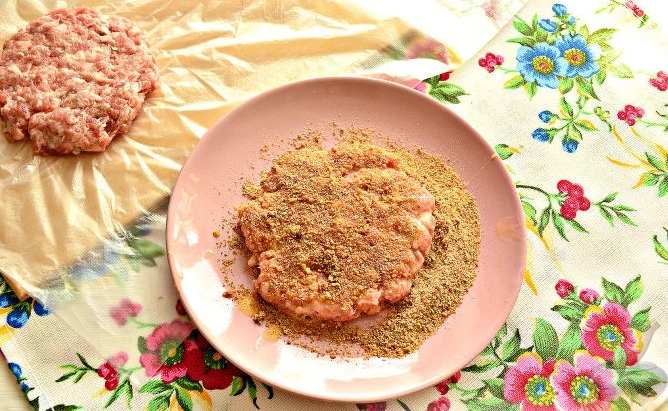 Pork Schnitzel (with Sesame Seeds) step 5