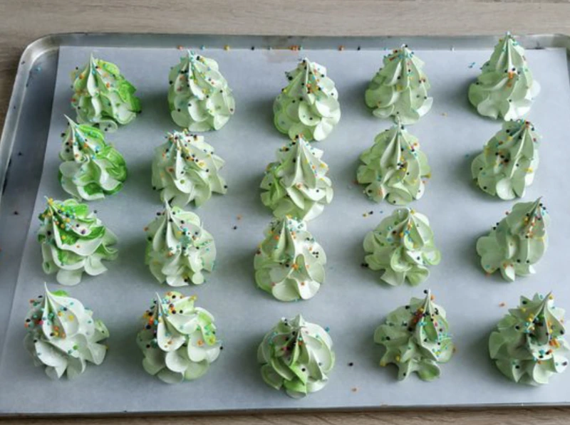 Meringue “Christmas Trees” step 14