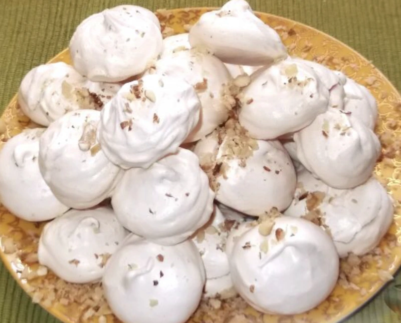 Meringue Cakes