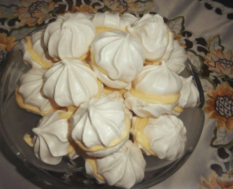 Meringue with Cream