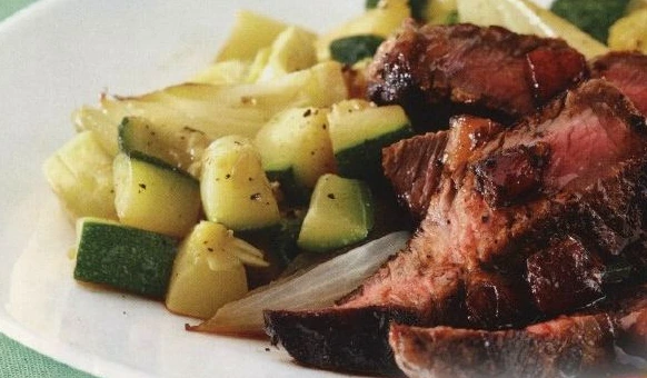 Steak with Vegetables and Fresh Tomato Sauce