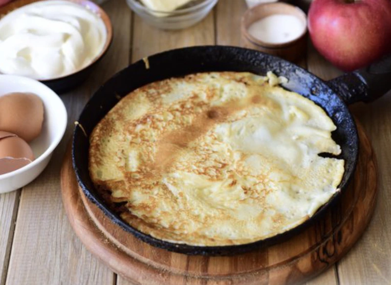 Pancakes with Apples, Baked under Meringue step 5