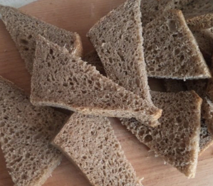 Rye Bread Croutons with Garlic step 4