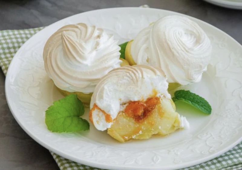 Apples with Jam Baked under Meringue step 9