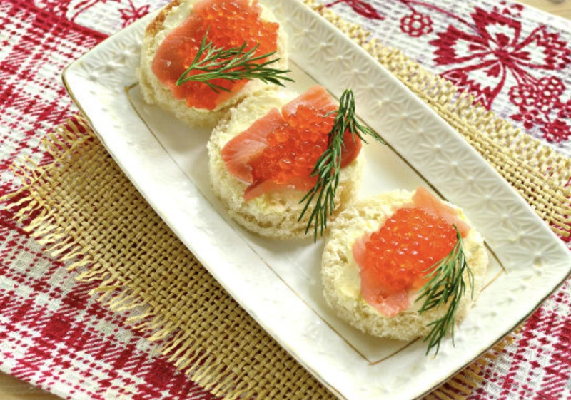 Sandwiches with Caviar and Salmon step 12