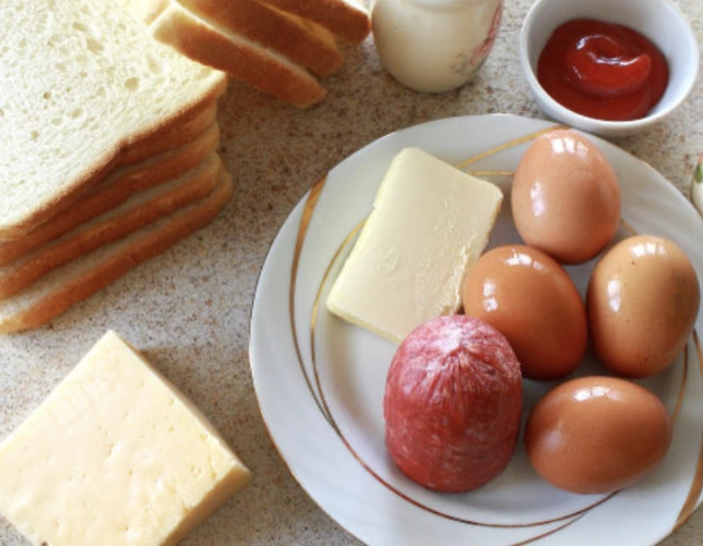 Hot Sandwiches with Sausage and Egg step 1