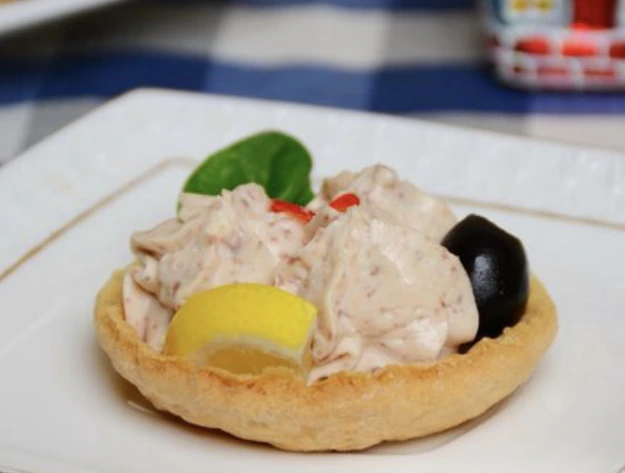 Sand Tartlets with Cod Liver and Cream Cheese