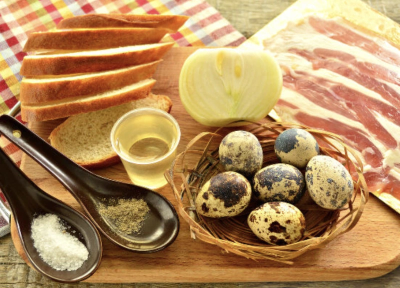 Toast with Bacon and Quail Eggs step 1