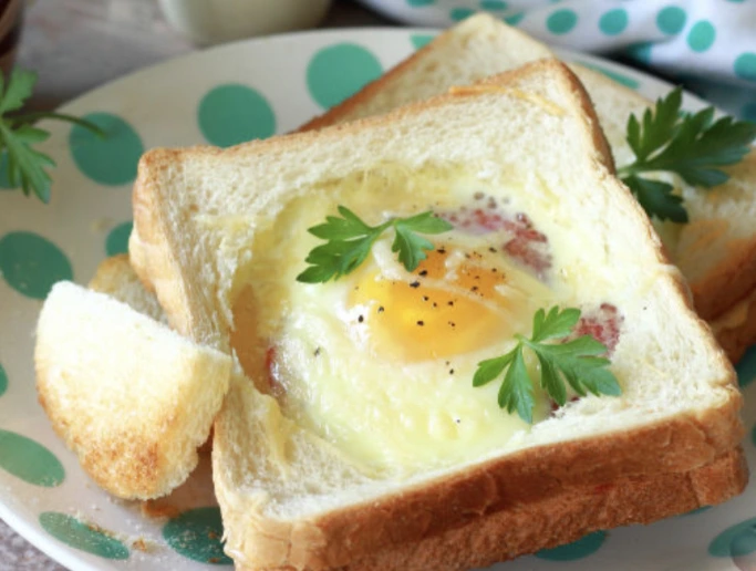 Hot Sandwiches with Sausage and Egg