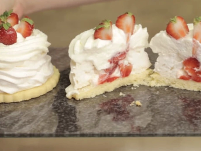 “Pavlova” Meringue Cakes step 14