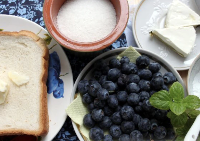 French Toast with Blueberries step 1