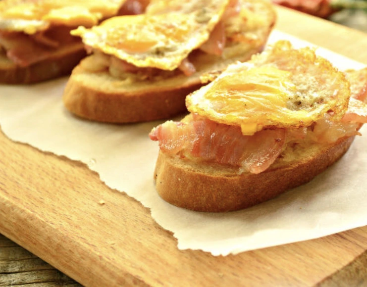 Toast with Bacon and Quail Eggs