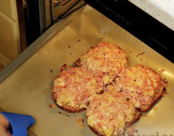 Hot Sandwiches with Pineapple, Sausage and Cheese step 8
