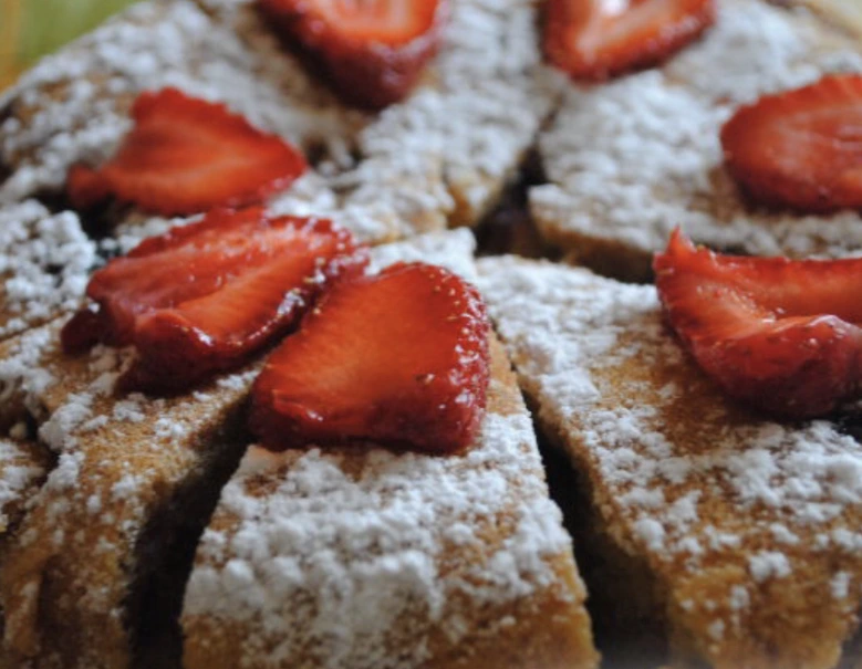 Strawberry Sponge Cake in a Slow Cooker