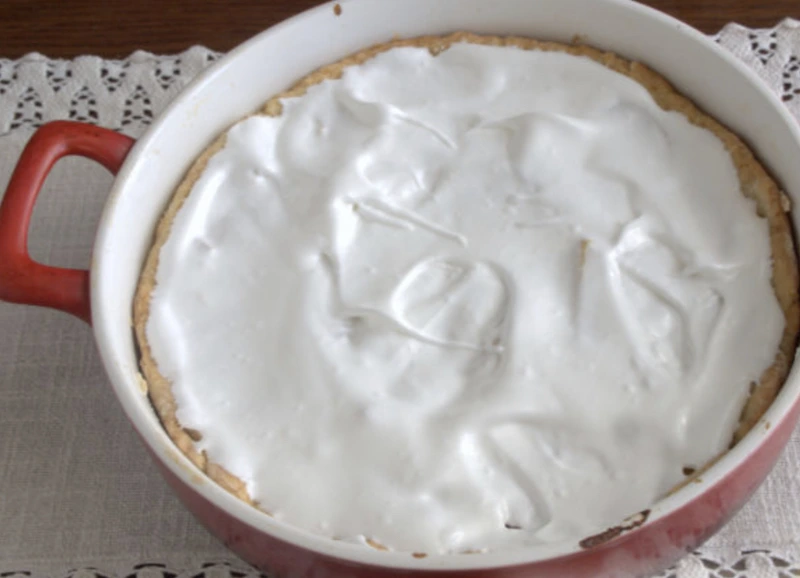 Peach and Meringue Pie step 8