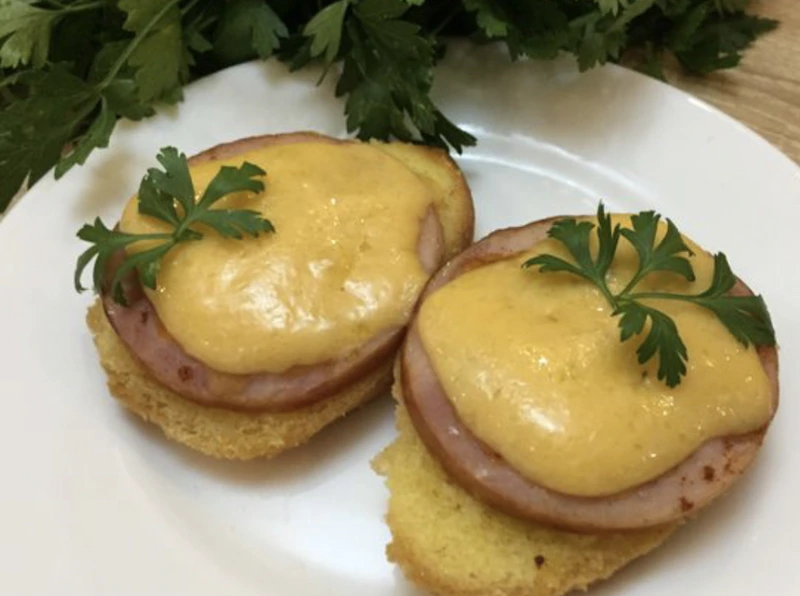 Hot Sandwiches with Cheese and Ham