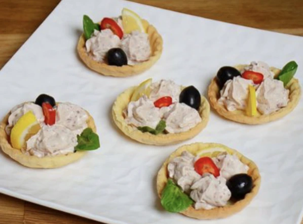 Sand Tartlets with Cod Liver and Cream Cheese step 7