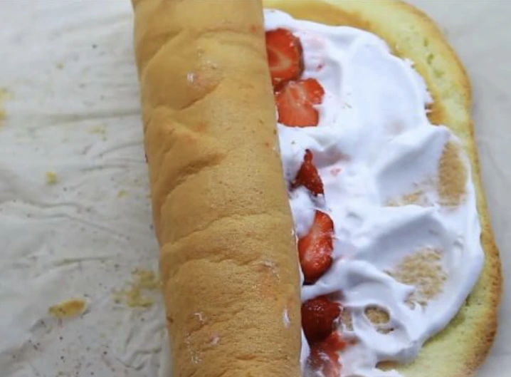 Sponge Roll with Strawberries step 13