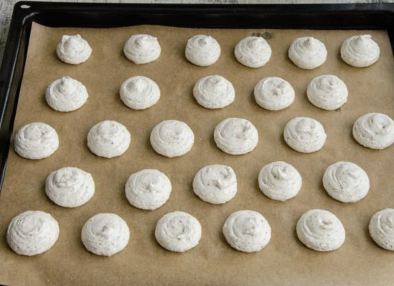 Meringue with Nuts step 8