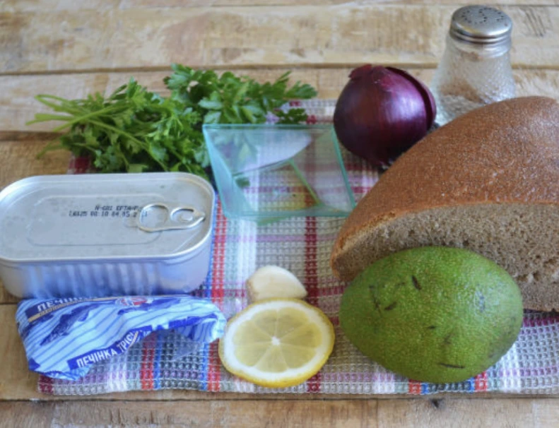 Tartini with Avocado and Cod Liver step 1