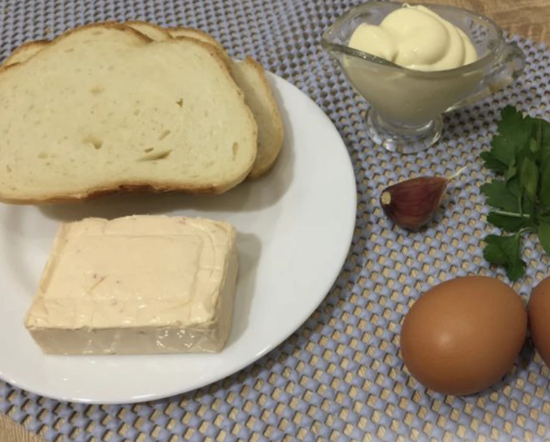 Cream Cheese Sandwiches and Garlic step 1