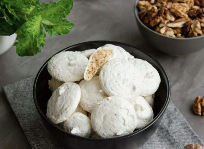 Meringue with Nuts step 11