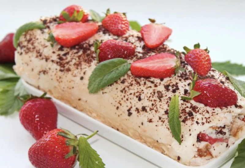 Meringue Roll with Strawberries and Whipped Cream