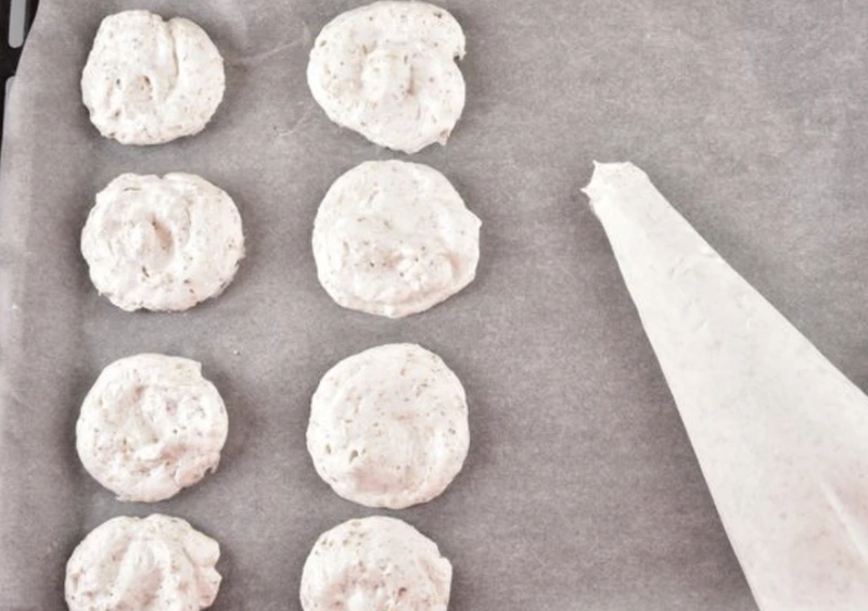 Nut Meringue with Yogurt and Raspberries step 8