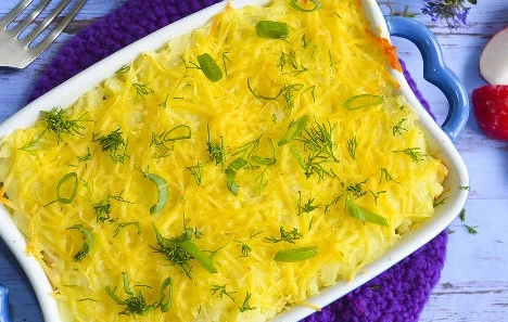 Tasty Potato Casserole with Canned Squid and Cheese