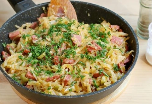 Cabbage Solyanka with Smoked Sausage and Olives step 12