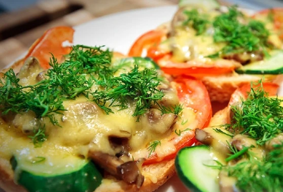 Hot Sandwiches with Mushrooms and Cheese