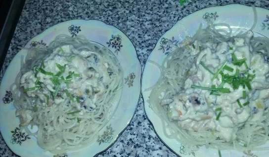 Spaghetti With Seafood in a Creamy Sauce step 15