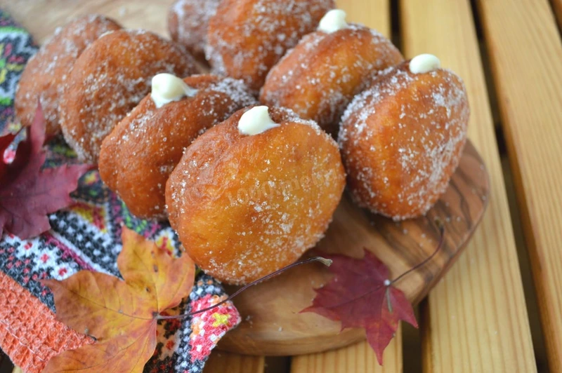 Custard Donuts