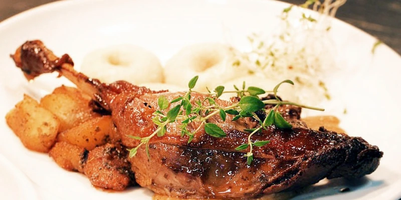 Duck in apples with marjoram  