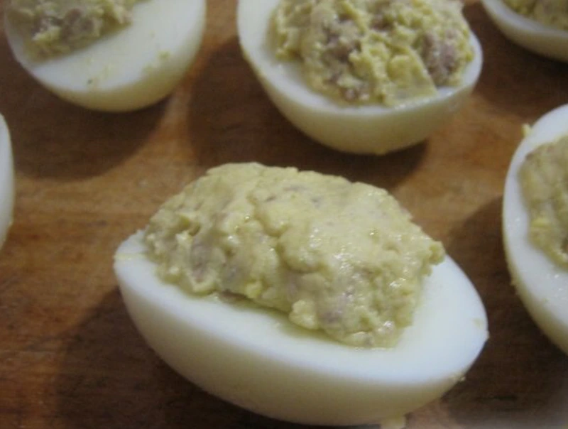 Eggs Stuffed with Canned Fish step 8