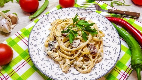 Fettuccine with Cheese, Sour Cream and Sausages