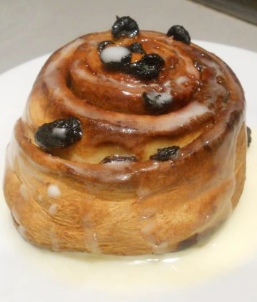 Cinnamon Raisin Buns