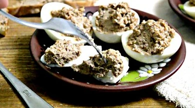 Eggs Stuffed with Liver step 7