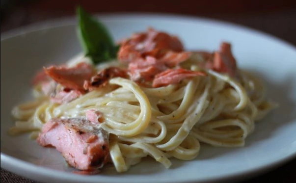Fettuccine with Salmon in a Creamy Sauce