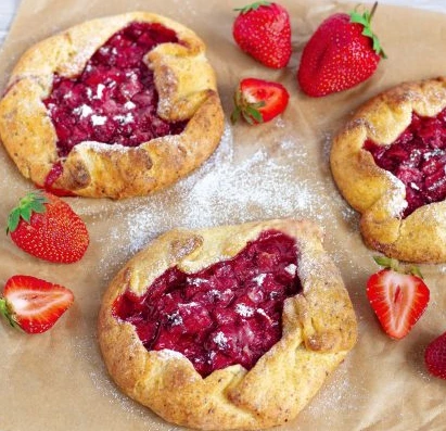 Strawberry Biscuits from Curd Dough