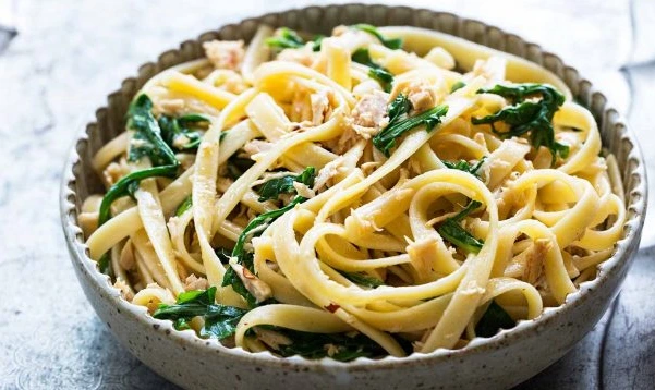 Fettuccine with Tuna and Arugula