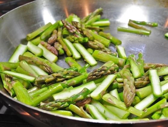 Asparagus Puff Pie step 1