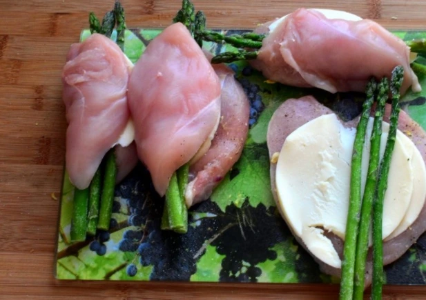 Chicken Breast Stuffed with Asparagus step 2