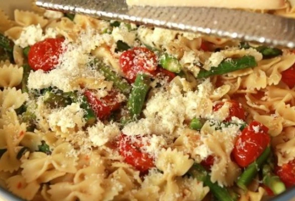 Pasta with Baked Tomatoes and Asparagus