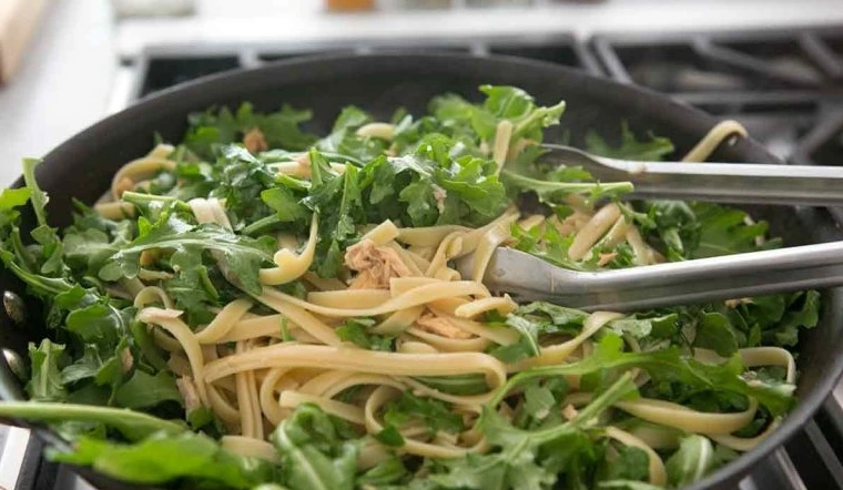 Fettuccine with Tuna and Arugula step 4